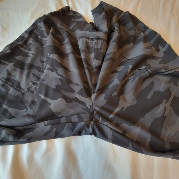 Athleta | Salutation Camo Jogger | Size Large - Picture 9 of 10